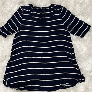AE navy blue and white striped soft tee